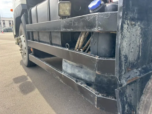 助手席側サイドバンパー曲がりあります。|日野 プロフィア QKG-FS1EKDAの写真36