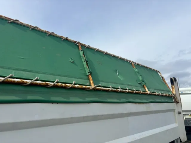 助手席側コボレーンシートに破れあります。|日野 プロフィア QKG-FS1EKDAの写真38