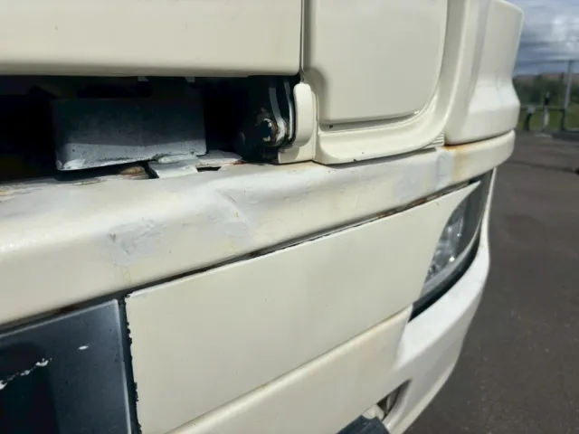 フロントバンパー助手席側にヘコミ傷あります。|日野 プロフィア QKG-FS1EKDAの写真41