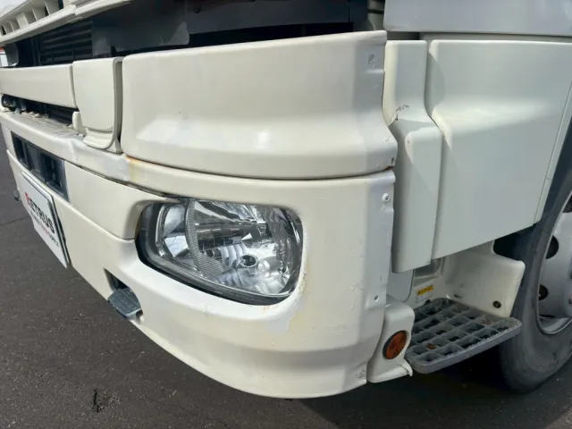 助手席側フロントバンパーサイドカバー欠品しています。|日野 プロフィア QKG-FS1EKDAの写真43