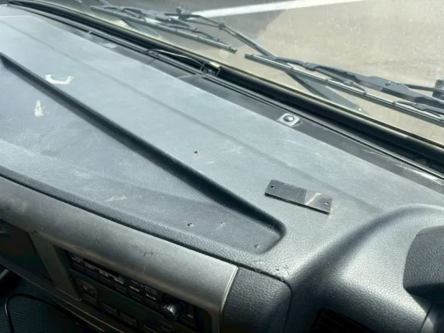 ダッシュボードに穴あきあります。|日野 プロフィア QKG-FS1EKDAの写真47