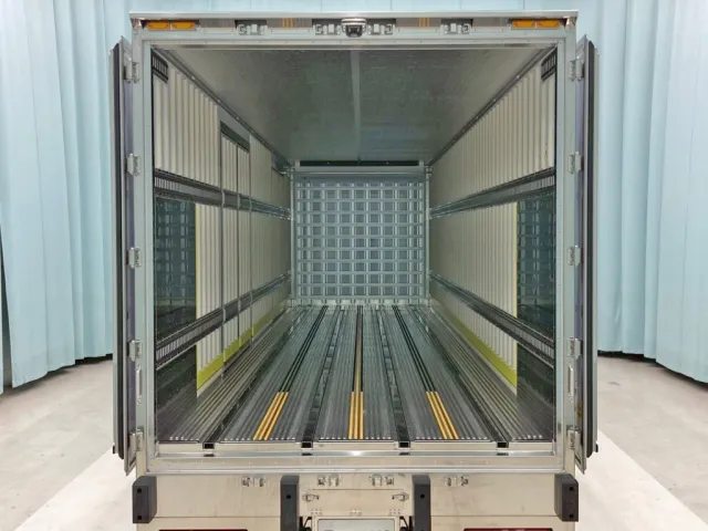 門口周りはステンレス製です。|三菱 スーパーグレート 2PG-FU84VZの写真9