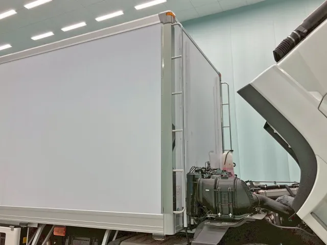 左右ハシゴはステンレス製です。|三菱 スーパーグレート 2PG-FU84VZの写真16