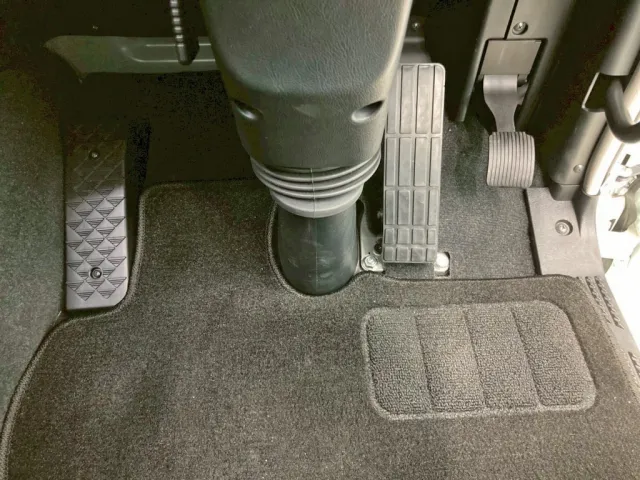 2ペダル仕様です。|三菱 スーパーグレート 2PG-FU84VZの写真35