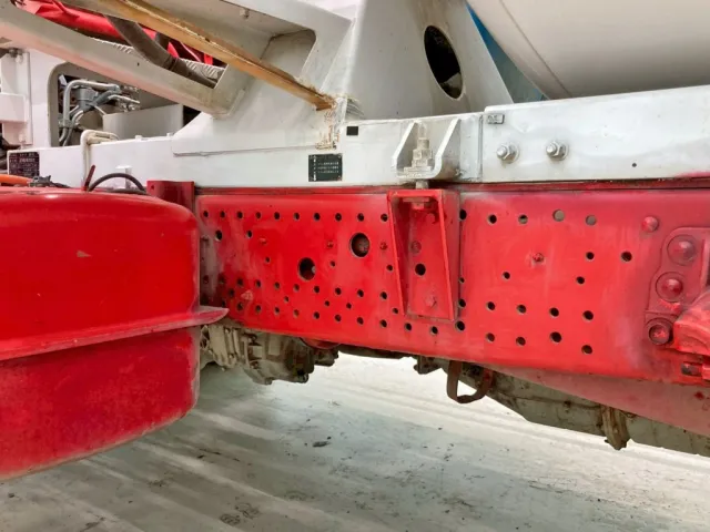 シャーシの状態です。|いすゞ フォワード TKG-FRR90S1(2WD)の写真6