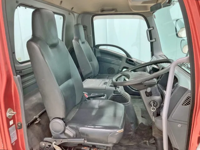 ベッドレスキャビンです。|いすゞ フォワード TKG-FRR90S1(2WD)の写真7