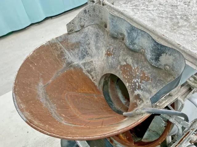 投入口の状態です。|いすゞ フォワード TKG-FRR90S1(2WD)の写真11