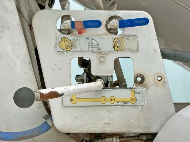 上物の操作レバーです。(運転席側)|いすゞ フォワード TKG-FRR90S1(2WD)の写真20