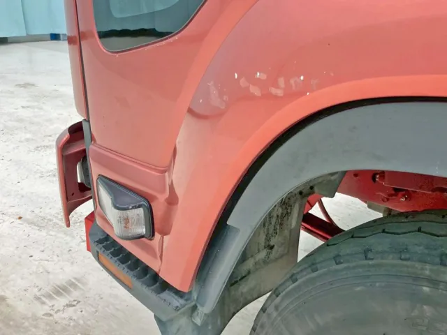 助手席側フロントフェンダーに塗装剥がれがあります。|いすゞ フォワード TKG-FRR90S1(2WD)の写真24