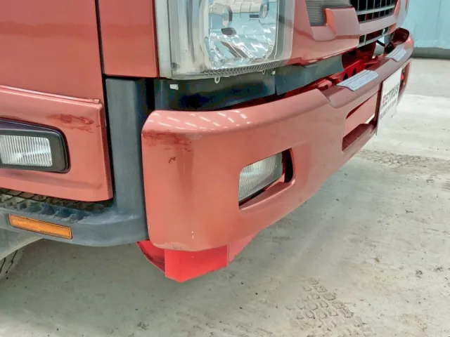 フロントバンパー運転席側に引きキズがあります。|いすゞ フォワード TKG-FRR90S1(2WD)の写真25