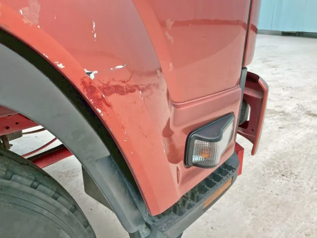 運転席側フロントフェンダー前方にキズ・塗装剥がれがあります。|いすゞ フォワード TKG-FRR90S1(2WD)の写真26