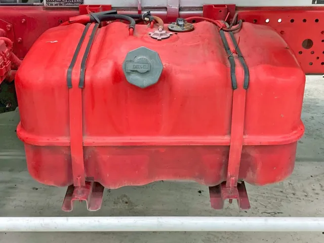 燃料タンクは100Lです。|いすゞ フォワード TKG-FRR90S1(2WD)の写真30
