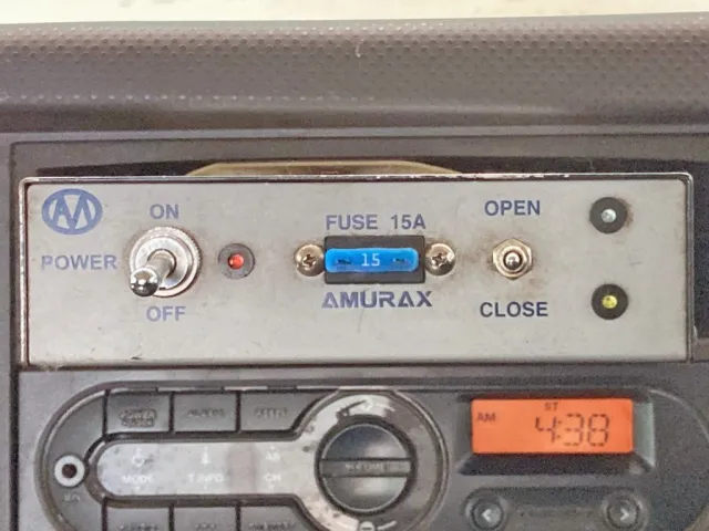 ホッパーカバーの開閉スイッチです。|いすゞ フォワード TKG-FRR90S1(2WD)の写真31