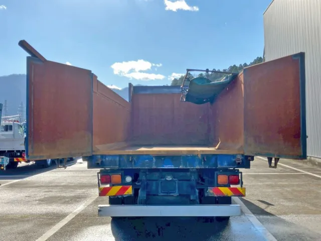 リヤゲートは観音開き式です。|三菱 ファイター QKG-FK72FZの写真10