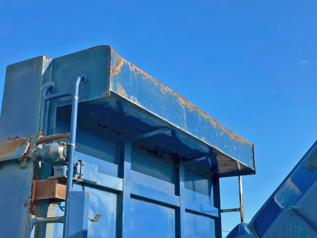 シートデッキに歪みがあります。(運転席側)|三菱 ファイター QKG-FK72FZの写真18