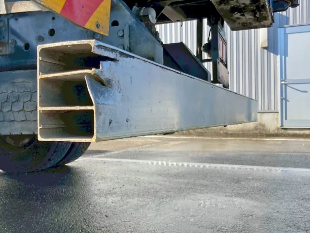 リヤバンパー助手席側に割れ・カバー欠品しています。|三菱 ファイター QKG-FK72FZの写真26