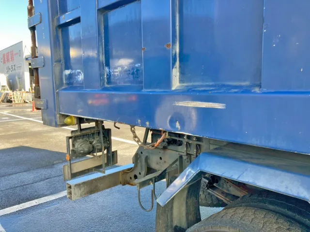 ボディー運転席側サイドレール後方に引きキズがあります。|三菱 ファイター QKG-FK72FZの写真32