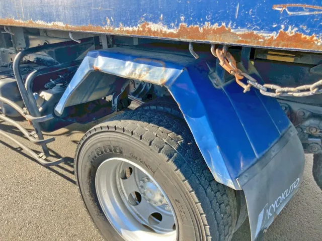 助手席側リヤフェンダーに歪みがあります。|三菱 ファイター QKG-FK72FZの写真38