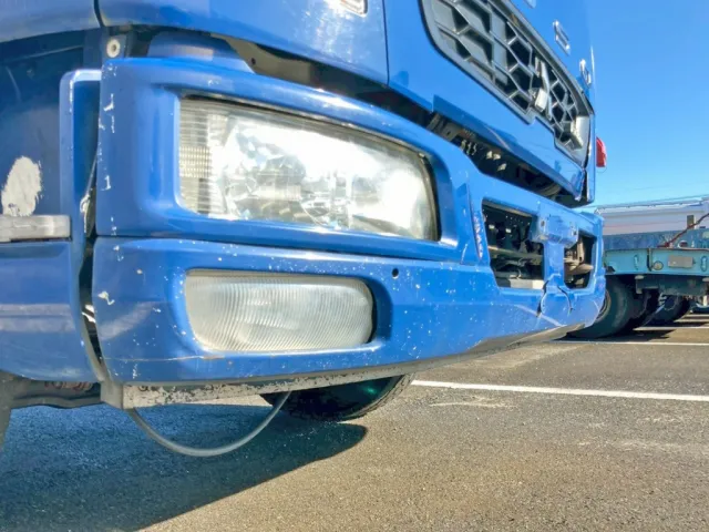 フロントバンパー運転席側にキズがあります。|三菱 ファイター QKG-FK72FZの写真44