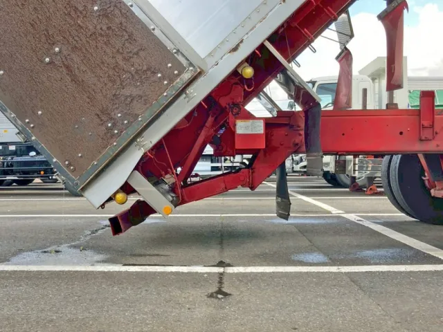 リヤバンパーは可倒式です。|UDトラックス クオン QPG-CD5ZLの写真32