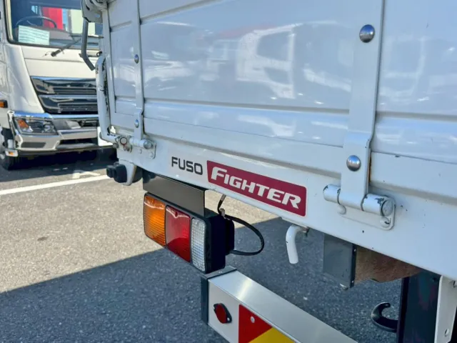 リヤレール助手席側にヘコミがあります。|三菱 ファイター 2KG-FK62F(2WD)の写真9