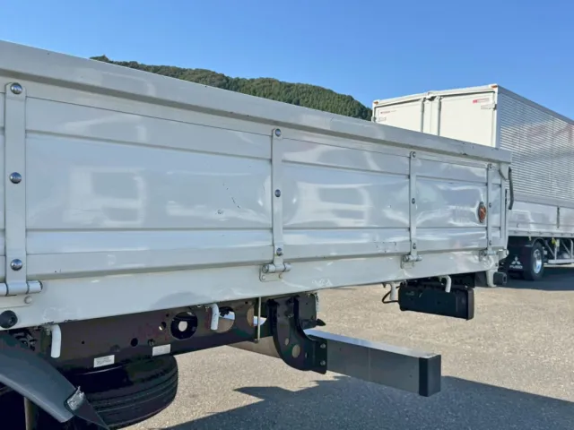 助手席側アオリに小キズがあります。(後方)|三菱 ファイター 2KG-FK62F(2WD)の写真13