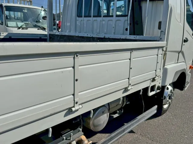運転席側アオリに小キズがあります。(前方)|三菱 ファイター 2KG-FK62F(2WD)の写真14