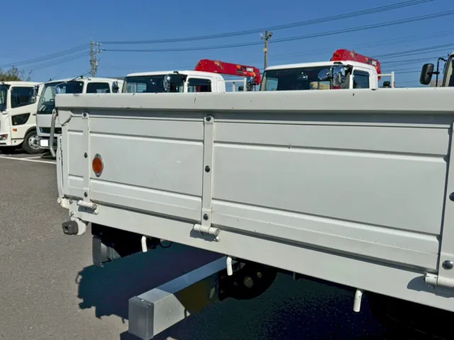 運転席側アオリに小キズがあります。(後方)|三菱 ファイター 2KG-FK62F(2WD)の写真15