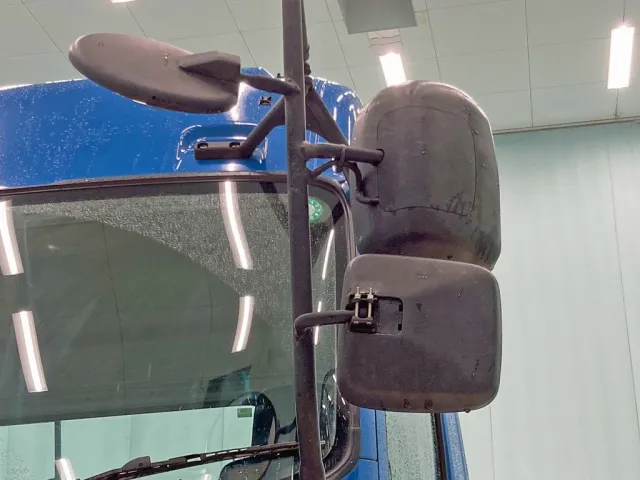 助手席側補助ミラーカバー欠品しています。|いすゞ ギガ QKG-EXD52BDの写真15