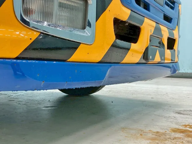 フロントバンパー運転席側にキズがあります。|いすゞ ギガ QKG-EXD52BDの写真19