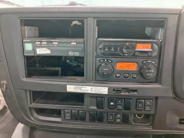 コンソールボックスが欠品しています。|いすゞ ギガ QKG-EXD52BDの写真22
