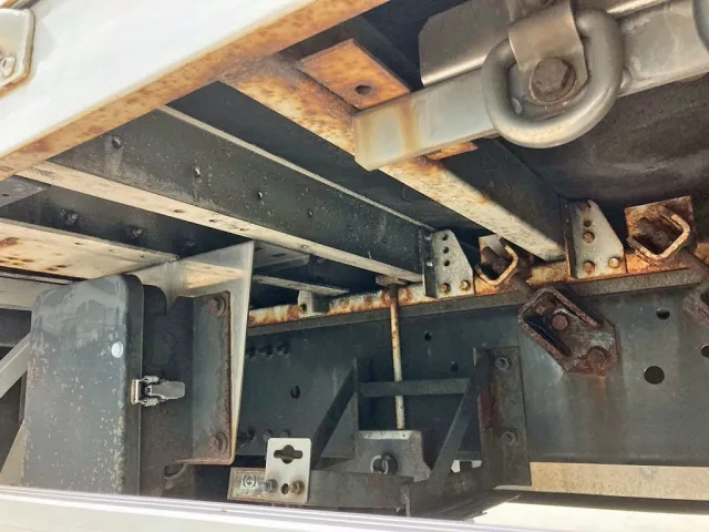 シャーシとネタの状態です。(縦ネタは鉄製・横ネタは鉄とアルミを使用しています)|UDトラックス クオン 2PG-CG5CAの写真6