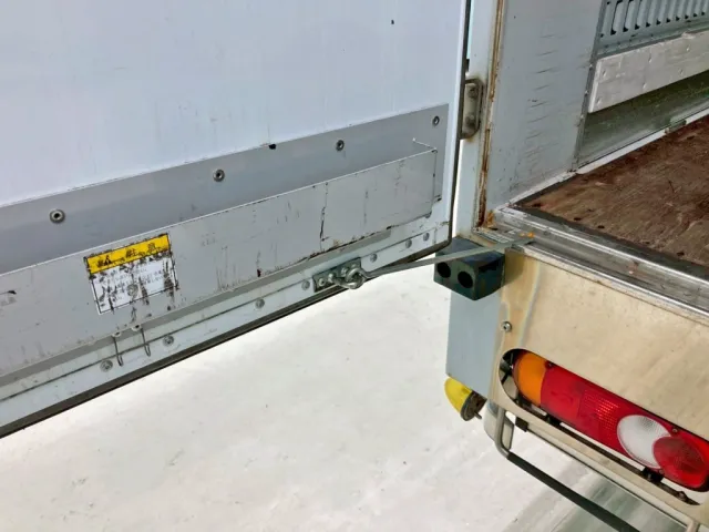 助手席側ストッパーの状態です。|UDトラックス クオン 2PG-CG5CAの写真12