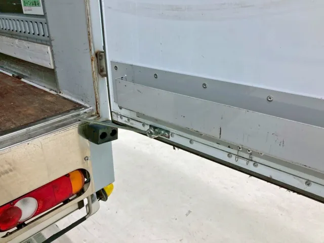 運転席側ストッパーの状態です。|UDトラックス クオン 2PG-CG5CAの写真13