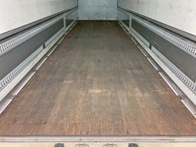 UDトラックス クオン 2PG-CG5CAの写真15