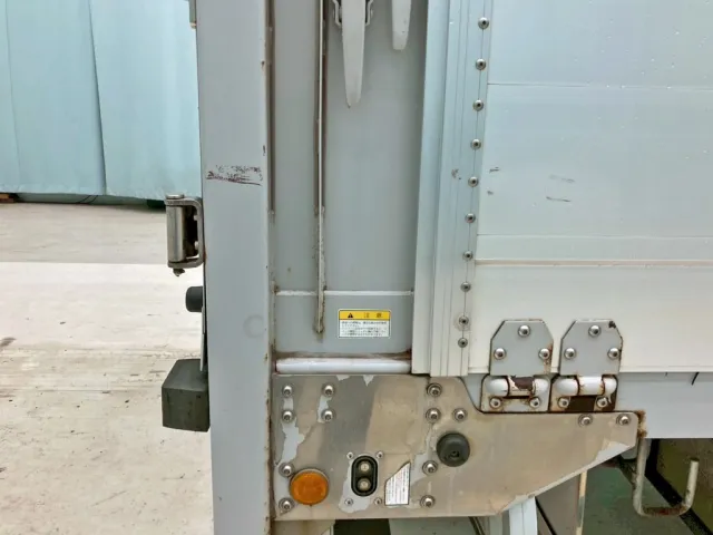 運転席側アオリ後方 及び リヤ柱に引きキズがあります。|UDトラックス クオン 2PG-CG5CAの写真32