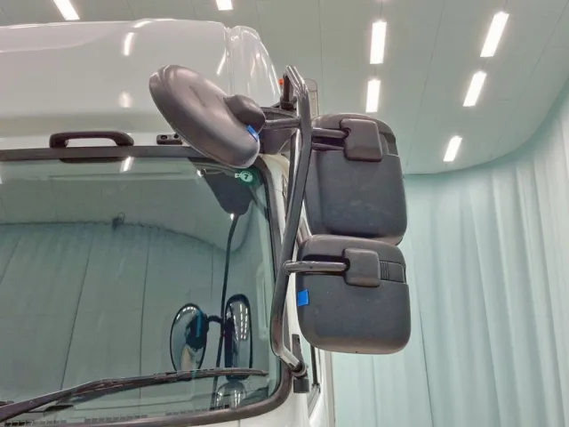 助手席側サイドミラーステーに曲がりがあります。|UDトラックス クオン 2PG-CG5CAの写真35