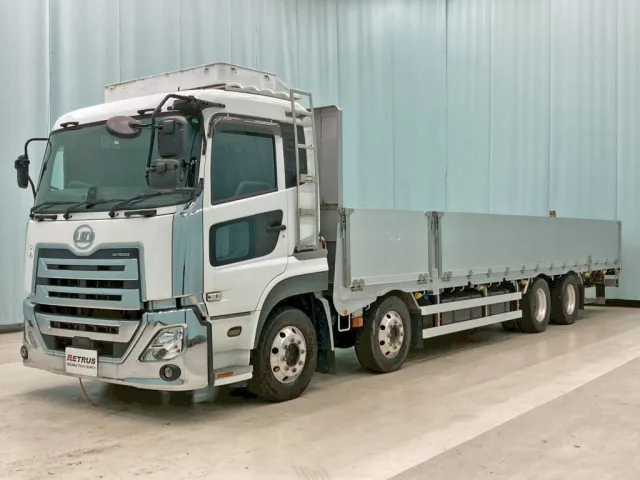 フロント周り、メッキパーツで飾っています。|UDトラックス クオン 2PG-CG5CEの写真1