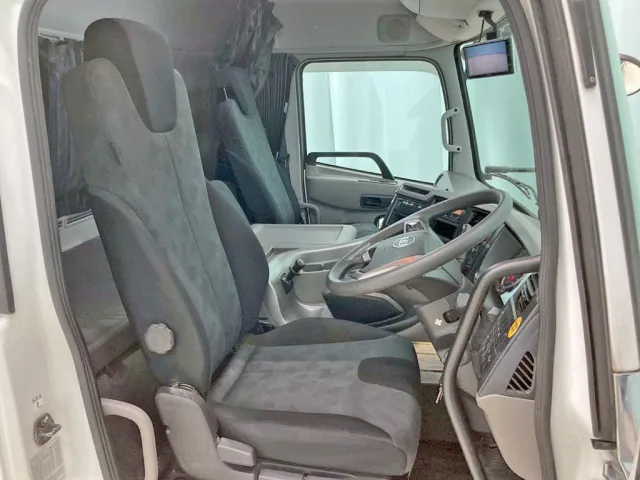 UDトラックス クオン 2PG-CG5CEの写真8