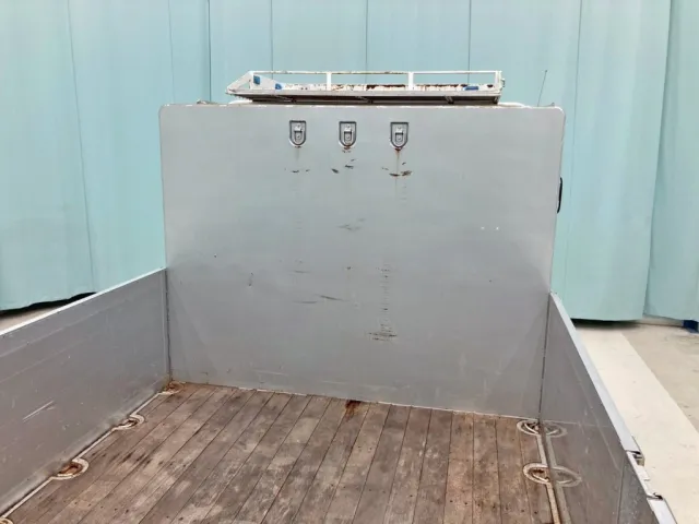 プロテクター中央上部にフックが付いています。|UDトラックス クオン 2PG-CG5CEの写真13