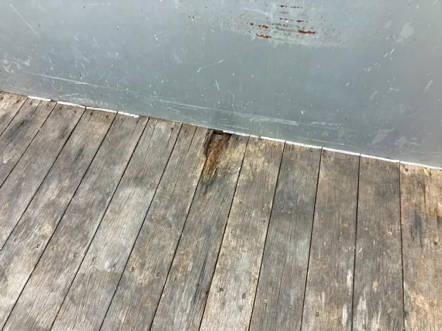 床板前方に割れ箇所があります。|UDトラックス クオン 2PG-CG5CEの写真14