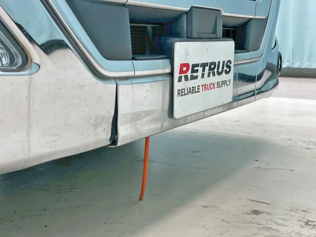 フロントバンパー中央部にズレがあります。|UDトラックス クオン 2PG-CG5CEの写真30