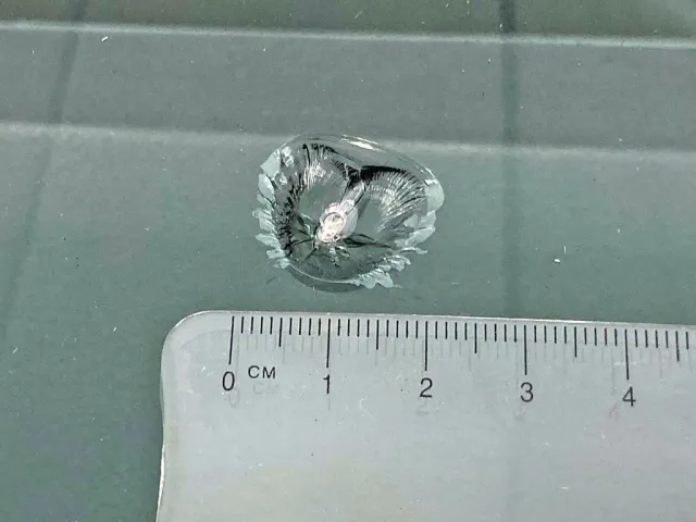 フロントガラス運転席側下部に飛び石跡があります。|UDトラックス クオン 2PG-CG5CEの写真31