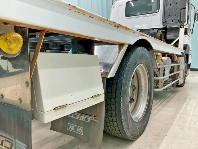 ボディー運転席側後方に工具箱が付いています。|いすゞ ギガ LKG-EXD77AG改の写真19