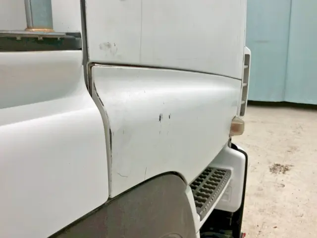 運転席ドアにキズがあります。|いすゞ ギガ LKG-EXD77AG改の写真25