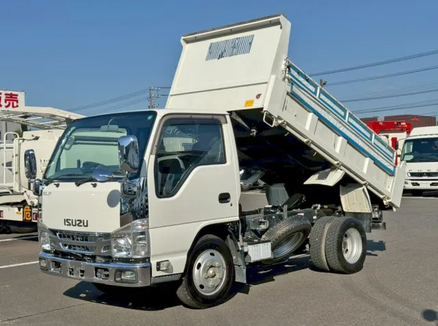 フロント周りメッキパーツで飾っています。|いすゞ エルフ 2RG-NKR88AD(2WD)の写真1