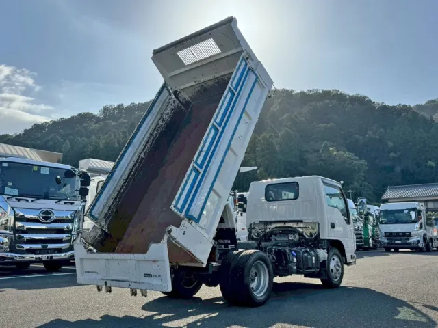 いすゞ エルフ 2RG-NKR88AD(2WD)の写真4