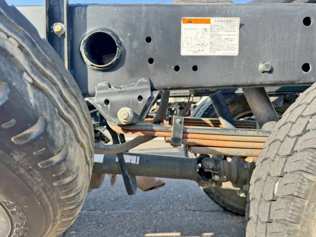 リーフサスです。|いすゞ エルフ 2RG-NKR88AD(2WD)の写真5