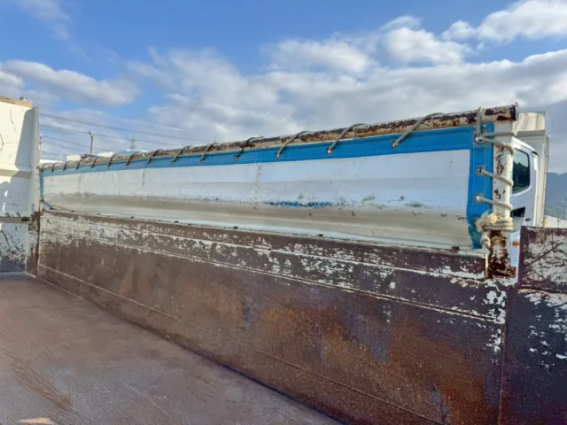 運転席側コボレーン根元部分は、約4㎝かさ増しされています。|いすゞ エルフ 2RG-NKR88AD(2WD)の写真12