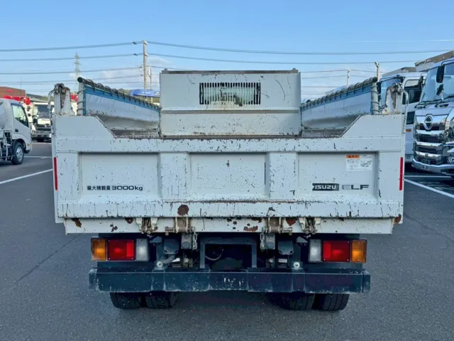 リヤ周りの状態です。|いすゞ エルフ 2RG-NKR88AD(2WD)の写真15